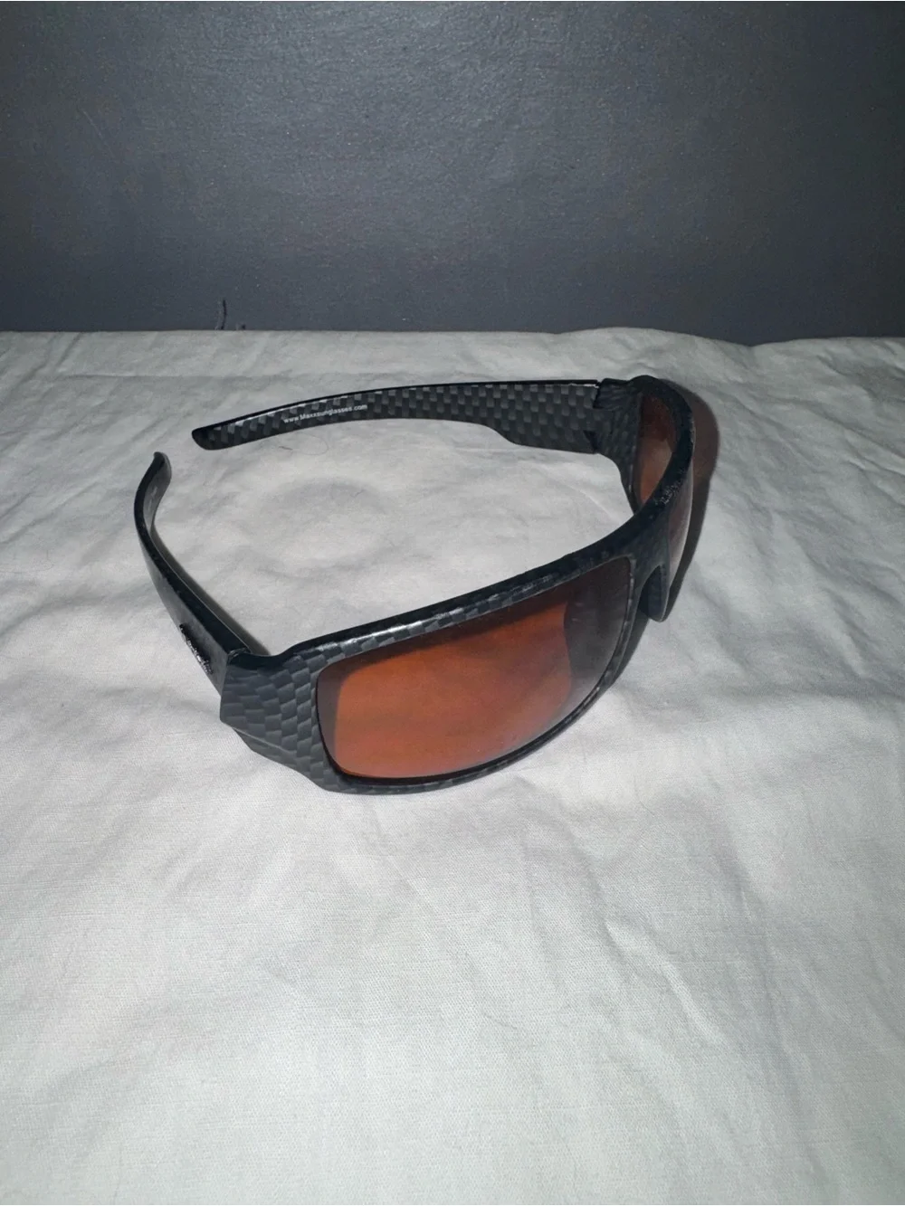 Men's Carbon-Texture driving golf Sunglasses with Amber Lenses